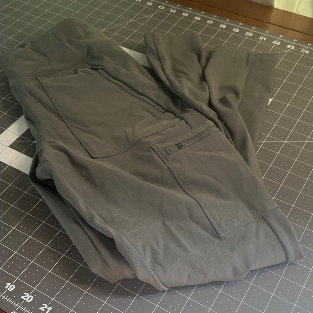 Athleta Gray Activewear Cargo Pants